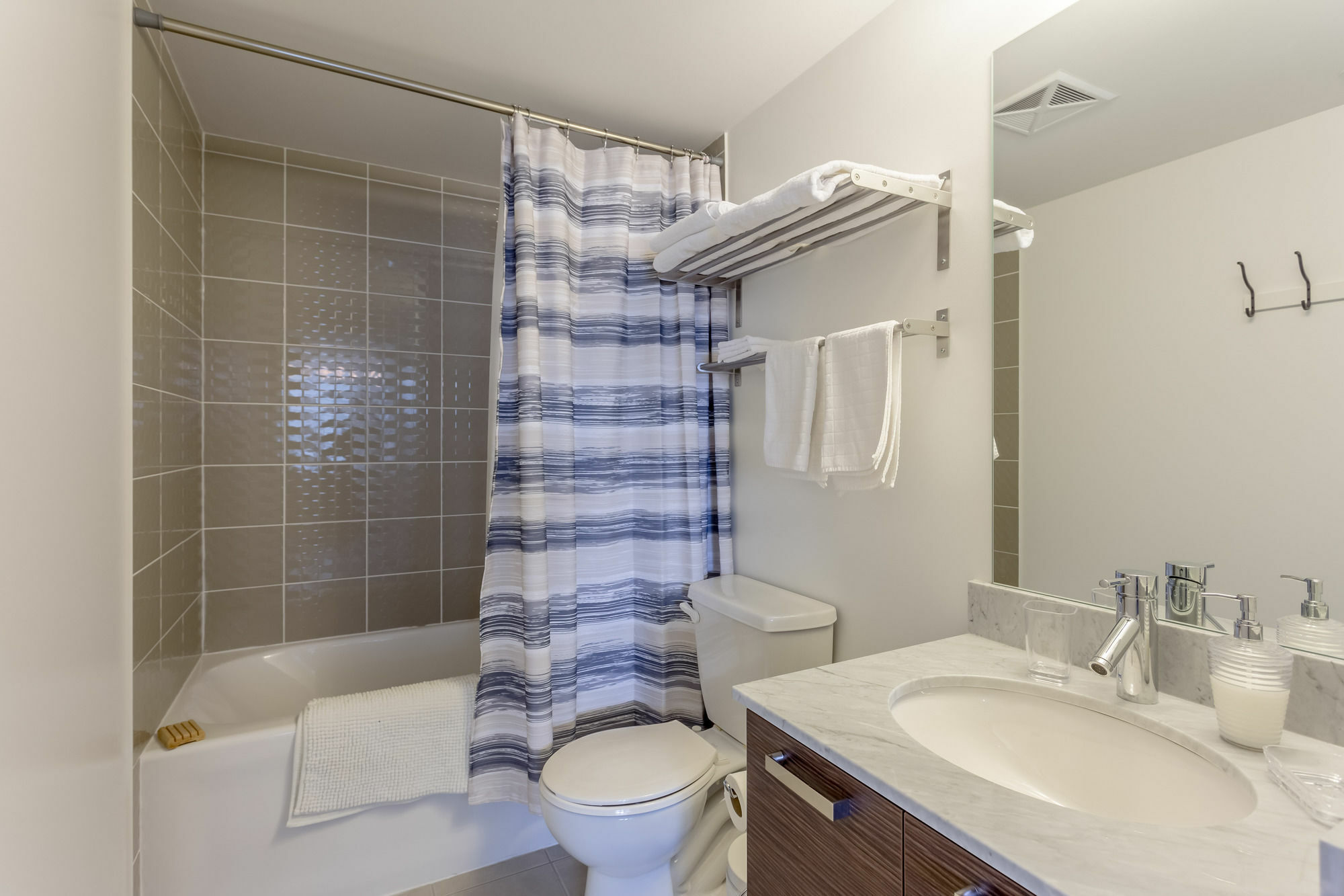 Aoc Suites - Luxury Condo - City/Cn Tower View Toronto Exteriör bild